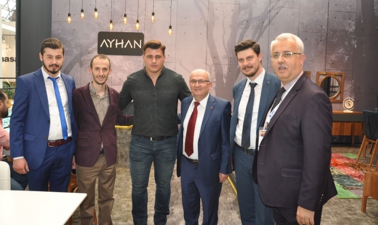 Şampiyon Güreşçiye Mobilya