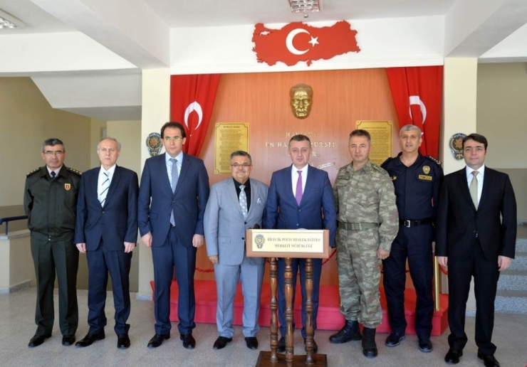 İl Protokol Üyeleri Pomem Öğrencileriyle Bir Araya Geldi