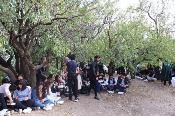 Üniversite Öğrencileri ‘Mavi Tur Ve Akdamar Adası’ Gezisi