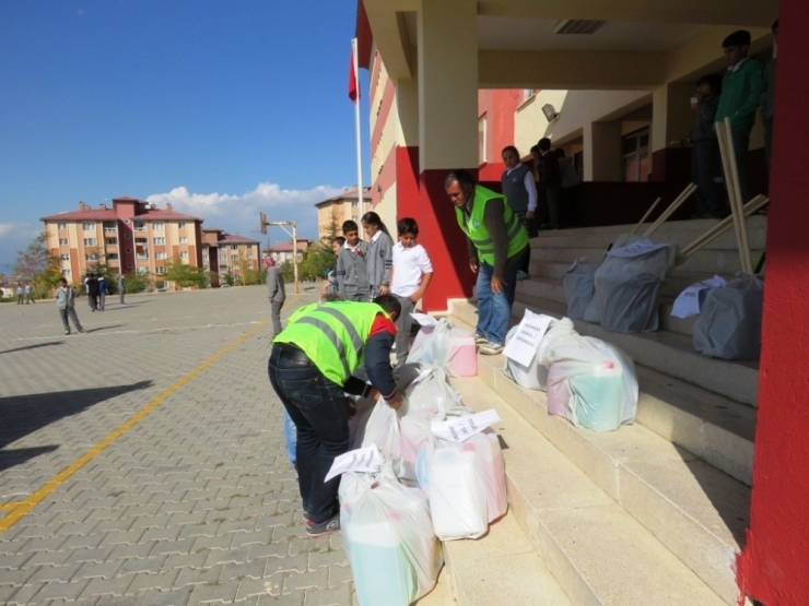 Edremit Belediyesinden Okullara Malzeme Desteği