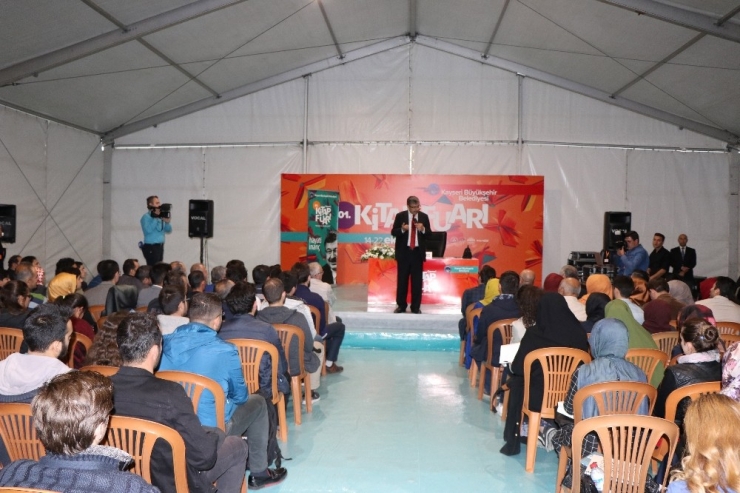 Yazar Hayati İnanç: “Kayseri’de Çok Büyük Bir İlgiyle Karşılandım”