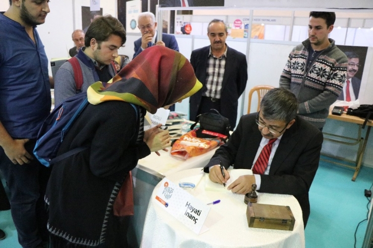 Yazar Hayati İnanç: “Kayseri’de Çok Büyük Bir İlgiyle Karşılandım”