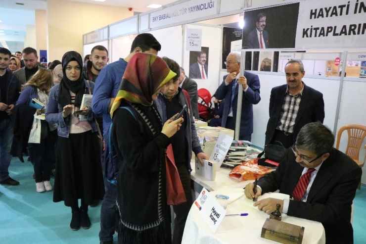 Yazar Hayati İnanç: “Kayseri’de Çok Büyük Bir İlgiyle Karşılandım”