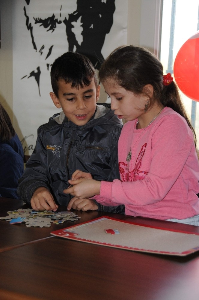 Büyüdüğü Sokakların Yeni Üyelerini Unutmadı