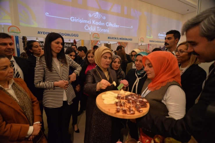 Emine Erdoğan’dan Kayseri Standına İlgi