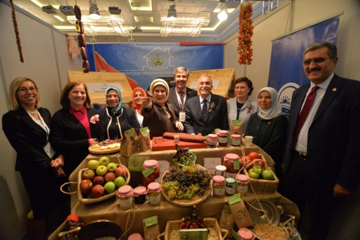 Emine Erdoğan’dan Kayseri Standına İlgi