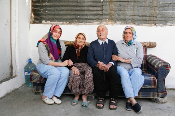 Vefa Hzçmeti Yaşlı Çiftlerin Yüzlerini Güldürüyor