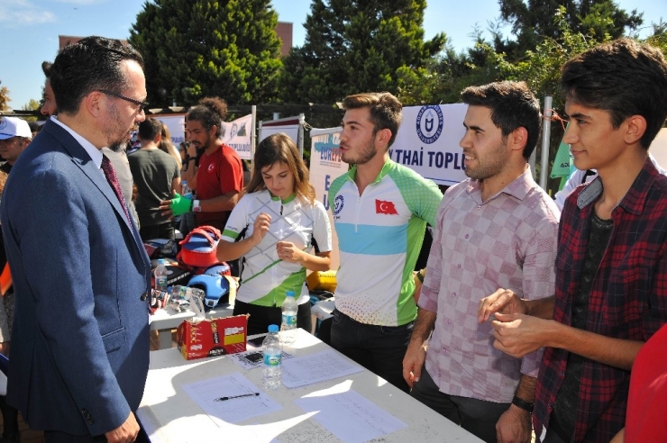 Adü’de ‘Öğrenci Toplulukları Tanıtım Günü’ Renkli Geçti