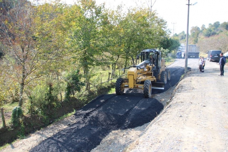 Akçakoca’da Asfalt Çalışmaları Sürüyor