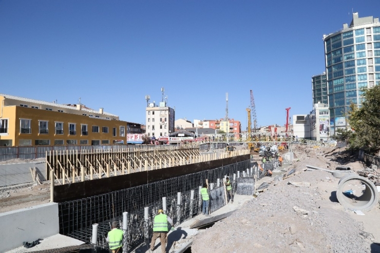 Aksaray’da Piri Mehmet Paşa Alt Geçit Çalışmaları Sürüyor