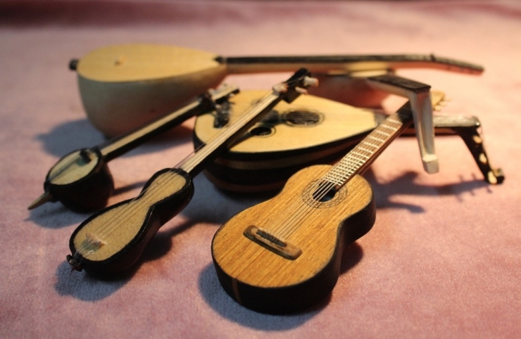 Avuç İçi Kadar Enstrüman Yapıyor