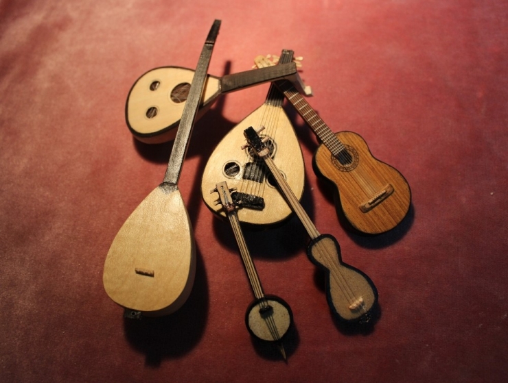 Avuç İçi Kadar Enstrüman Yapıyor