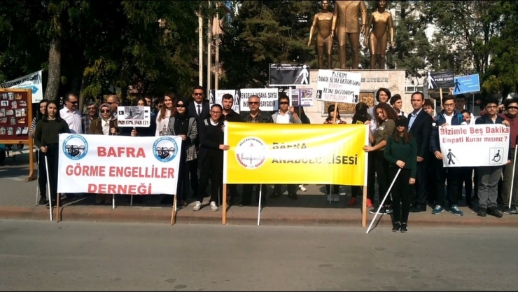 Liselilerden Beyaz Bastona Duyarlılık Yürüyüşü