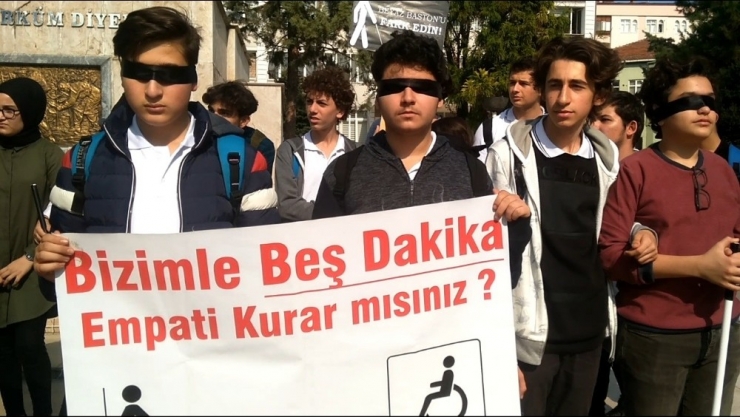Liselilerden Beyaz Bastona Duyarlılık Yürüyüşü
