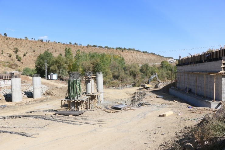Selde Yıkılan Yaya Köprüsü İnşaatına Başlandı