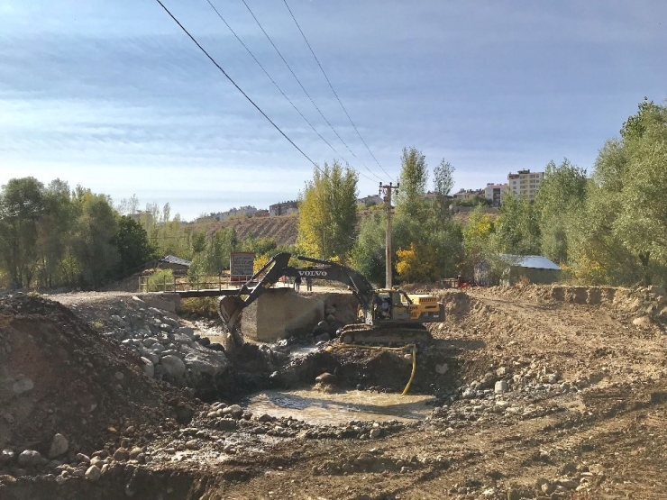 Selde Yıkılan Yaya Köprüsü İnşaatına Başlandı