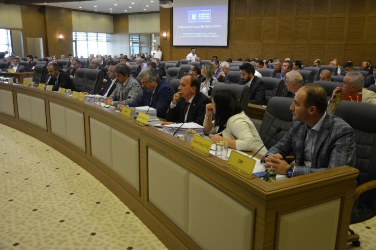 Meclis Toplantısının Konusu İstifalar Oldu