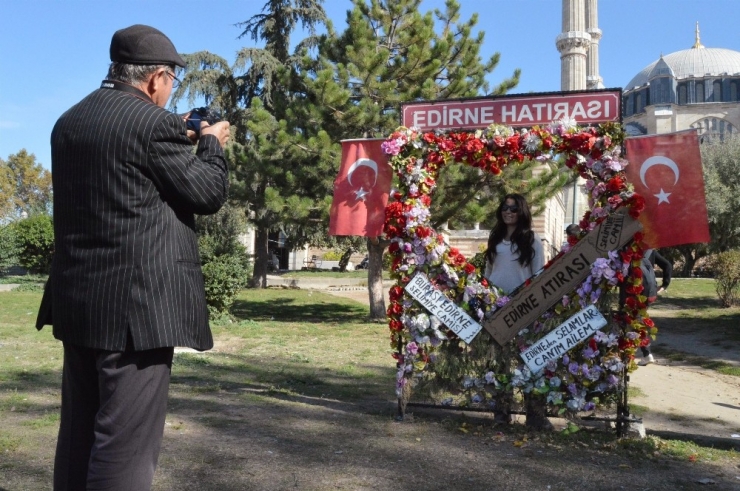 Seyyar Fotoğrafçı 20 Yıllık Dertten Kurtuldu
