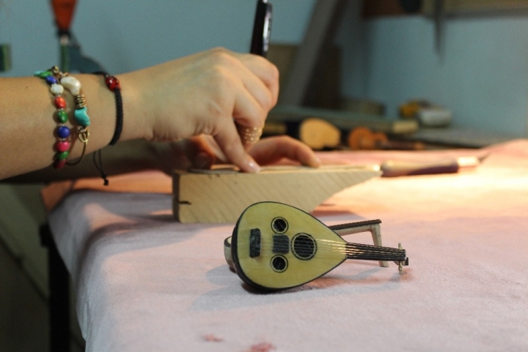 Avuç İçi Kadar Enstrüman Yapıyor