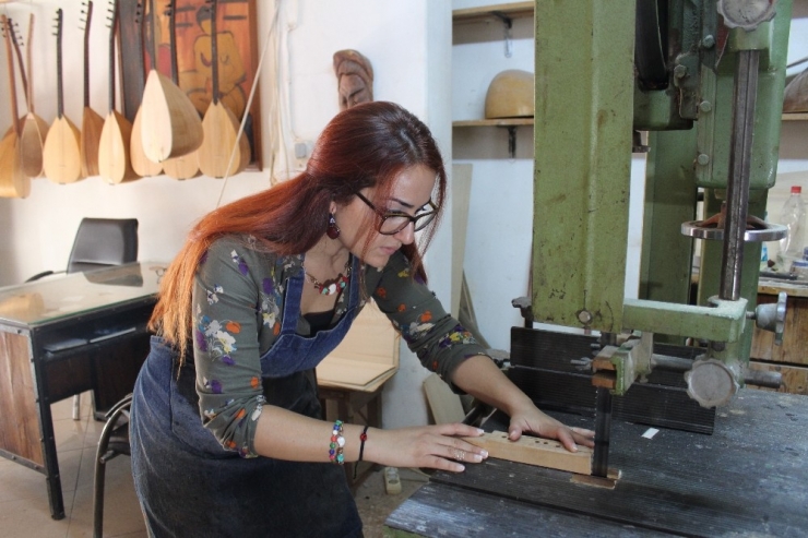 Avuç İçi Kadar Enstrüman Yapıyor