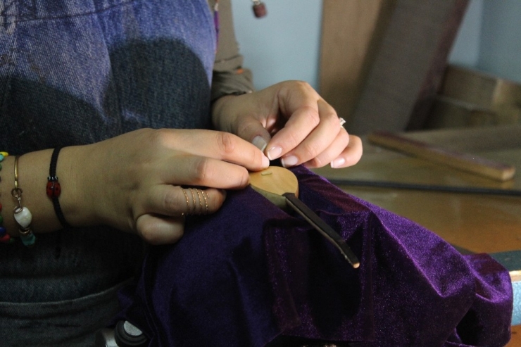 Avuç İçi Kadar Enstrüman Yapıyor