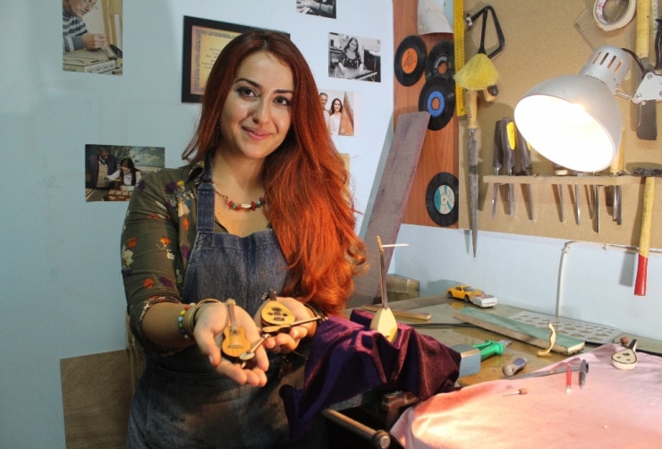 Avuç İçi Kadar Enstrüman Yapıyor