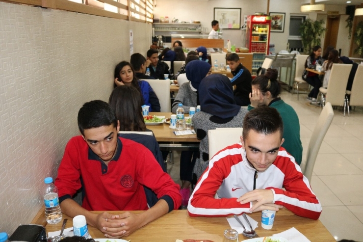 Okulda Pvc Doğramacılığı Kursu Alan 75 Gence, Belge Verildi