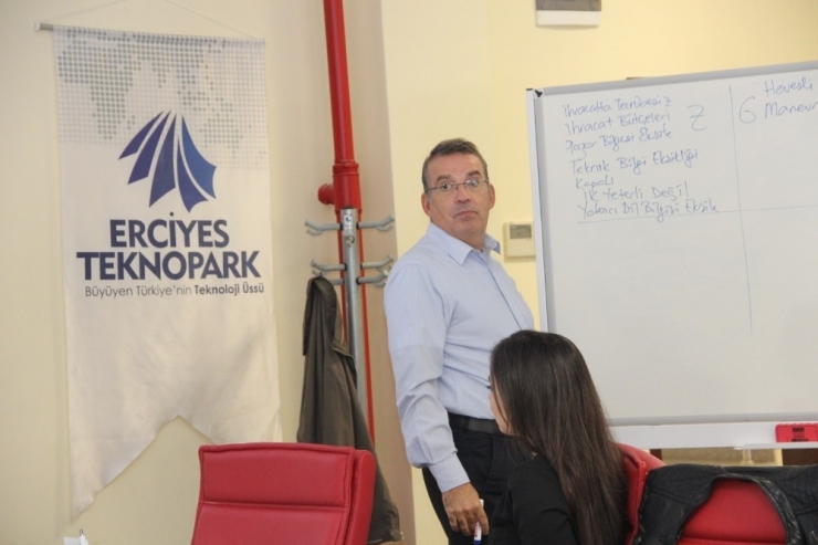 Erciyes Teknopark’ta Yazılım Firmaları İçin “Dış Ticaret Eğitimi” Düzenlendi