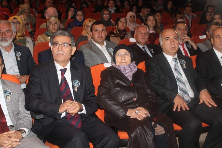 Öğrenciler Tarık Buğra’yı Anlattı