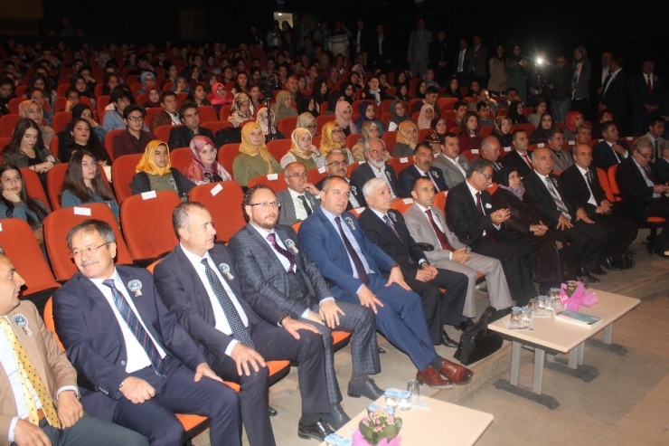 Öğrenciler Tarık Buğra’yı Anlattı