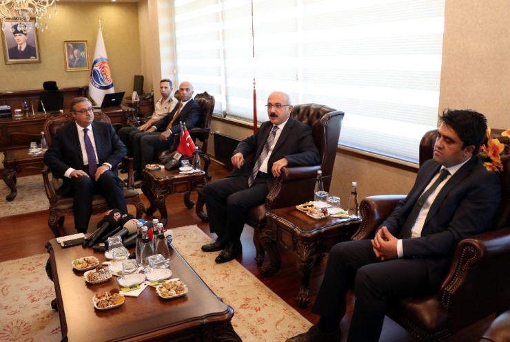 Bakan Elvan: "Bombalı Saldırıyla İlgili Şu Anda 11 Kişi Gözaltında"