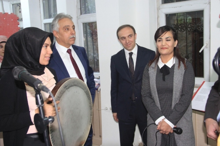 Vali Toprak Kültür Ve Sanat Merkezini Ziyaret Etti
