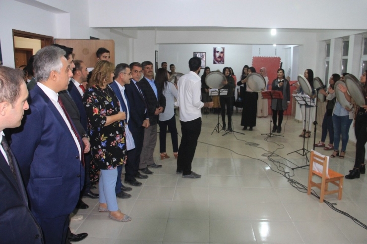 Vali Toprak Kültür Ve Sanat Merkezini Ziyaret Etti