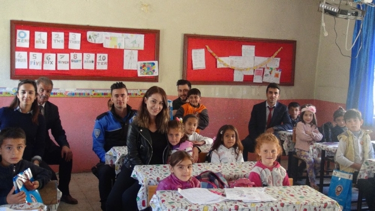 Hakkari Polisi Öğrencileri Sevindirdi
