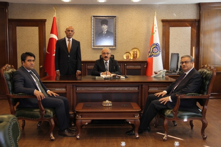 Bakan Elvan, Terör Saldırısında Yaralananları Ziyaret Etti