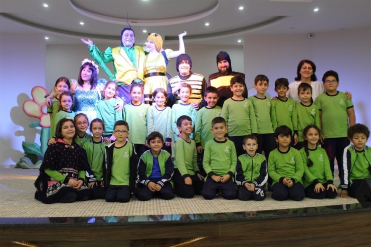 Kardelen Koleji’nde "Arı Maya" Çocuk Tiyatrosu Sergilendi