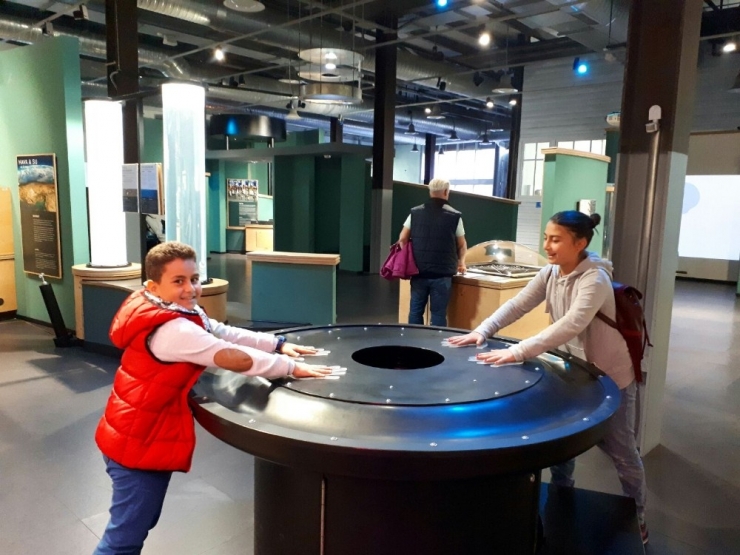 Kartepeli Çocuklar Bilimi Merkezinde Öğreniyor