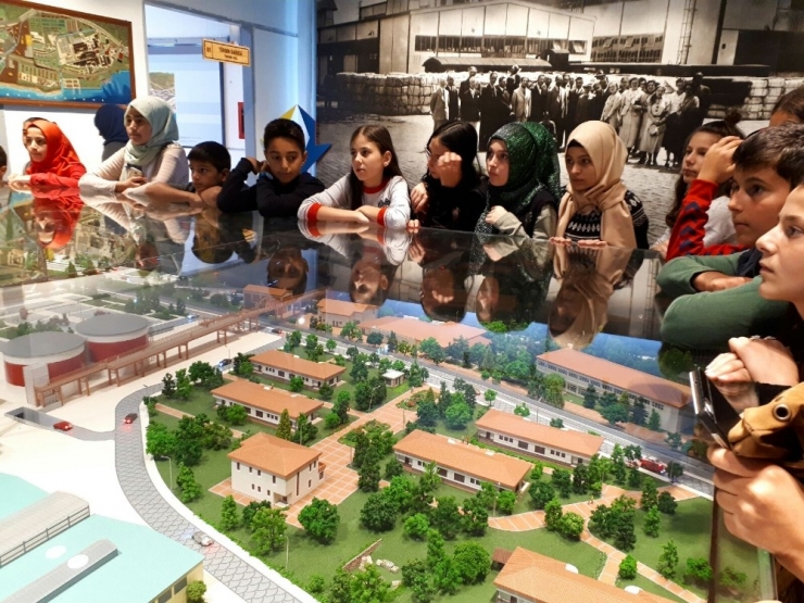 Kartepeli Çocuklar Bilimi Merkezinde Öğreniyor