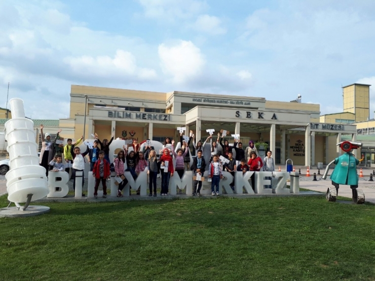 Kartepeli Çocuklar Bilimi Merkezinde Öğreniyor