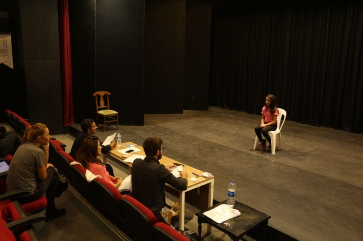 Kuşadası Belediyesi Çocuk Ve Gençlik Tiyatrosu Seçmeleri Tamamlandı