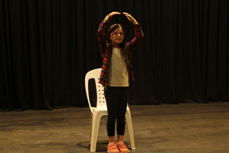 Kuşadası Belediyesi Çocuk Ve Gençlik Tiyatrosu Seçmeleri Tamamlandı