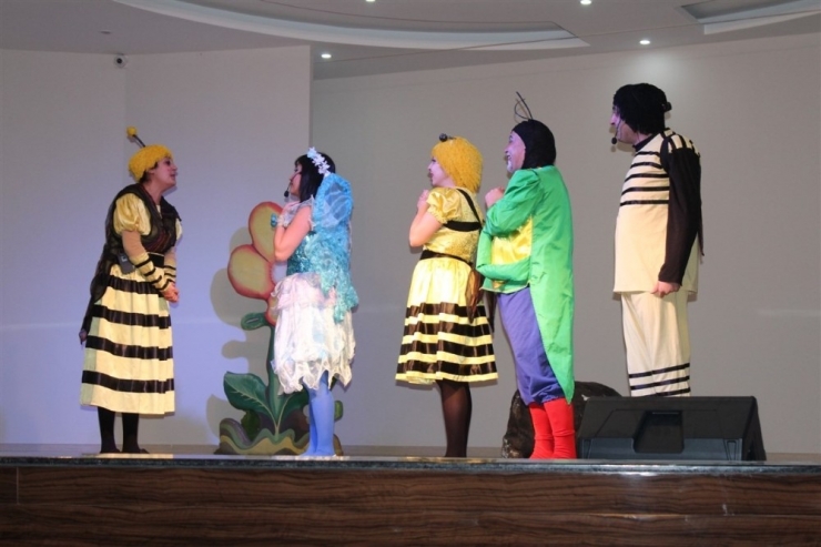 Kardelen Koleji’nde "Arı Maya" Çocuk Tiyatrosu Sergilendi
