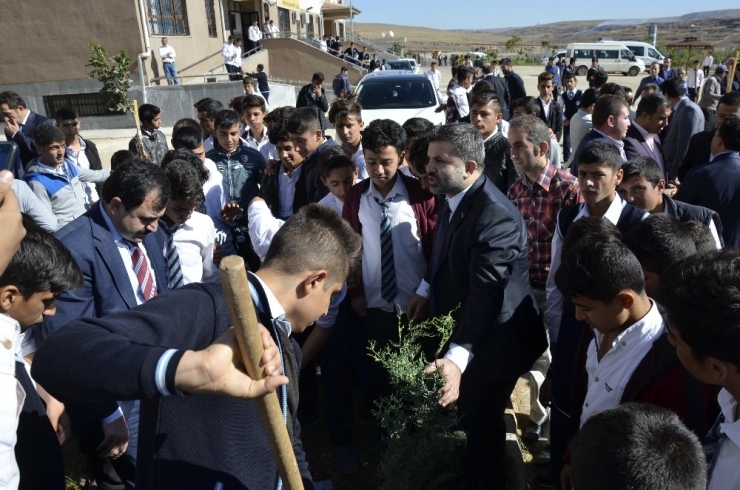 Şehit Öğretmen Necmettin Yılmaz Anısına Kütüphane Kuruldu