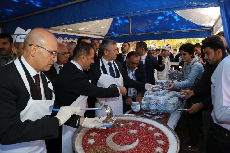 Tahmazoğlu, Bakan Şimşek İle Birlikte Aşure İkram Etti