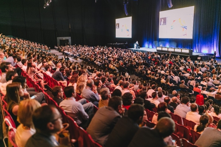 Lokal Anestezi İle Göz Onarımına Escrs’den Ödül