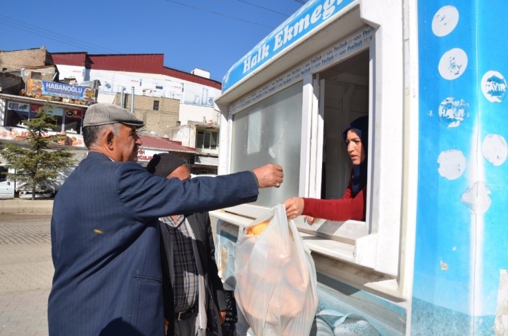 Erciş Belediyesinden Vatandaşa Ucuz Ekmek
