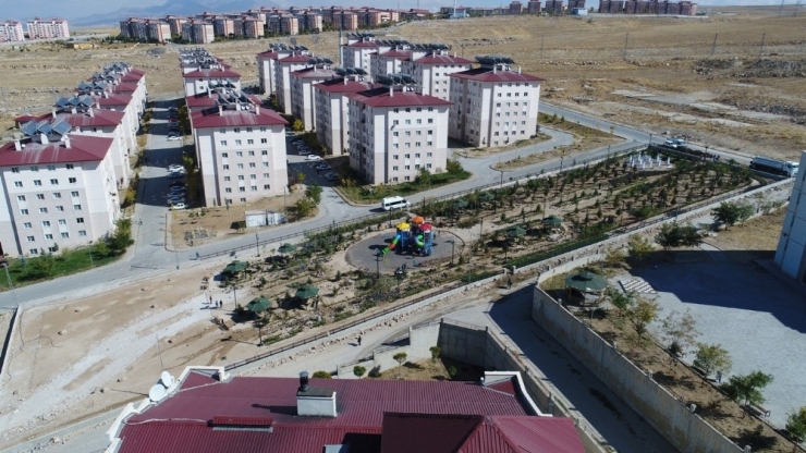 Edremit’te Tüm Parklar Yenileniyor