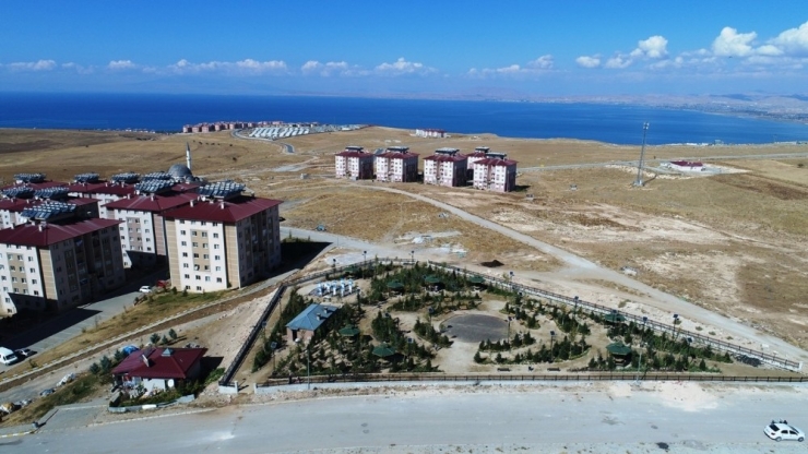 Edremit’te Tüm Parklar Yenileniyor