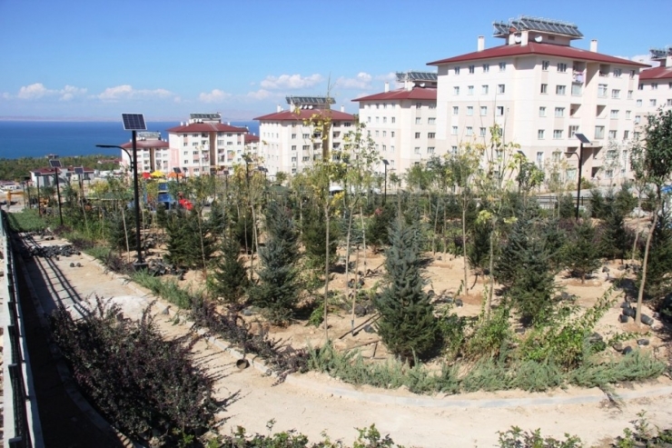 Edremit’te Tüm Parklar Yenileniyor