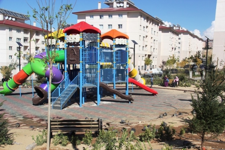 Edremit’te Tüm Parklar Yenileniyor